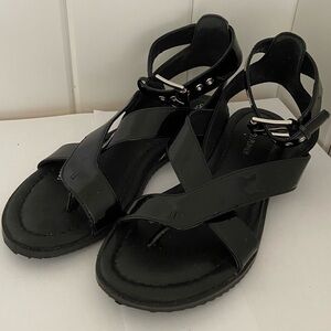 Donald J Pliner Sandals 7 ish to  7.5 M Black patent leather thong strappy flat